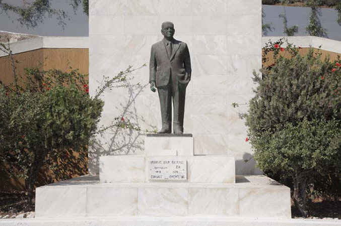 Manolis D. Lemos, Statue of Ioannis D. Patera, 2012, aluminium, 75x50cm, ed.3