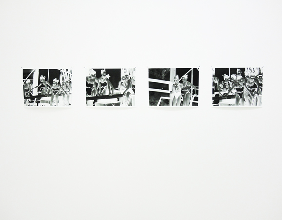 Tula Plumi, Swimmers, 2012, digital print, 37x28cm